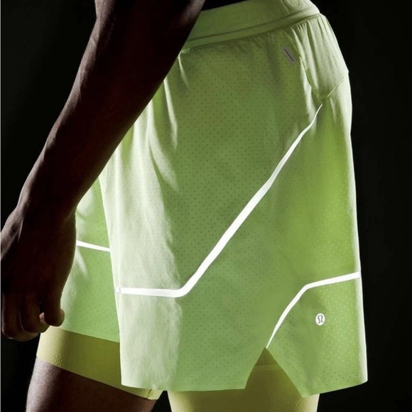 Lululemon Men’s Surge Athletic Running Shorts in Neon Green Yellow Volt - Picture 2 of 8